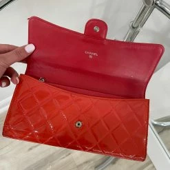 ReveBoutique Chanel Pre-Owned Timeless/Classique Patent Leather Wallet