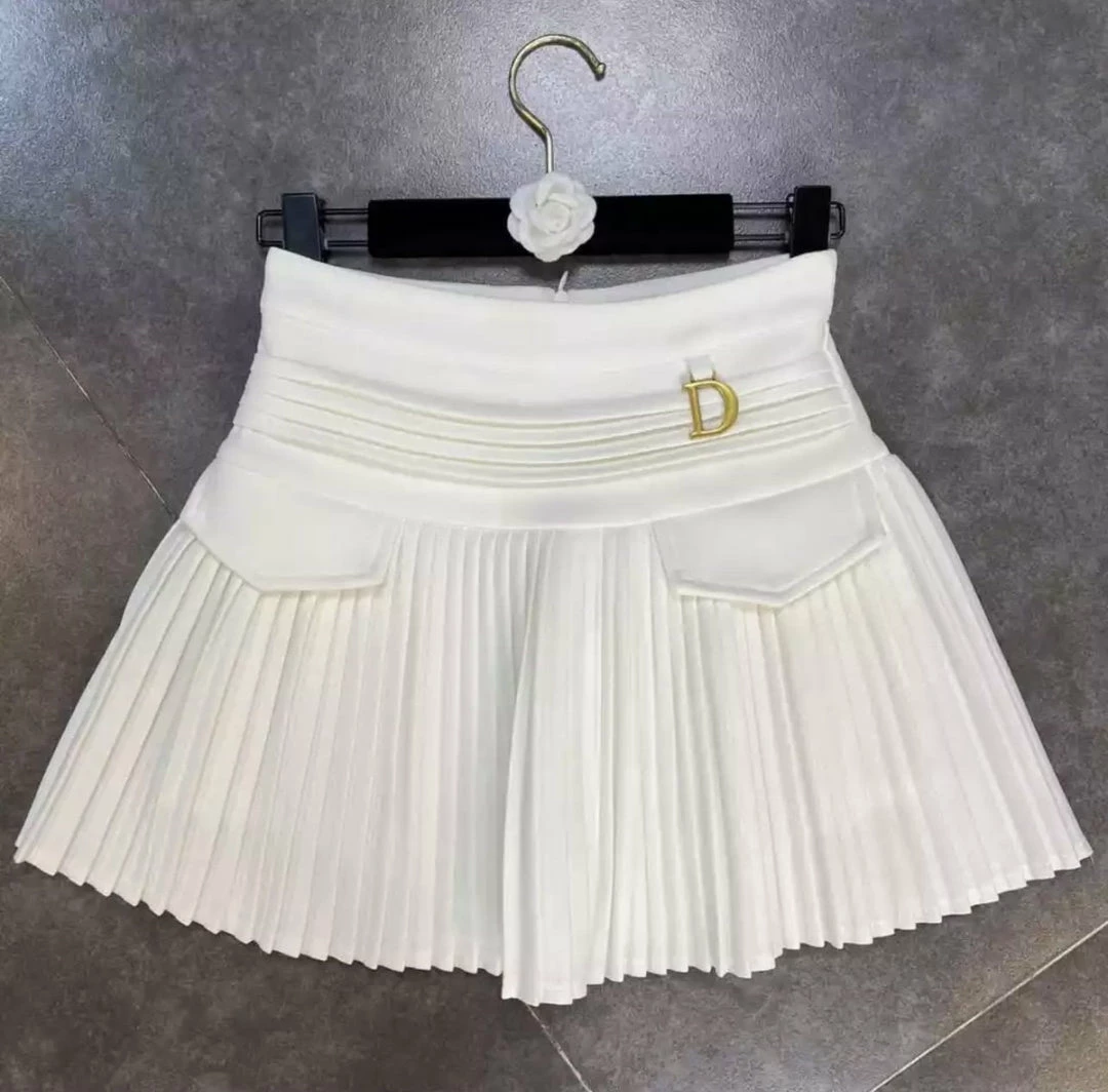 Influencer Style Jessica Bara Daisy High Waited Pleated Skort