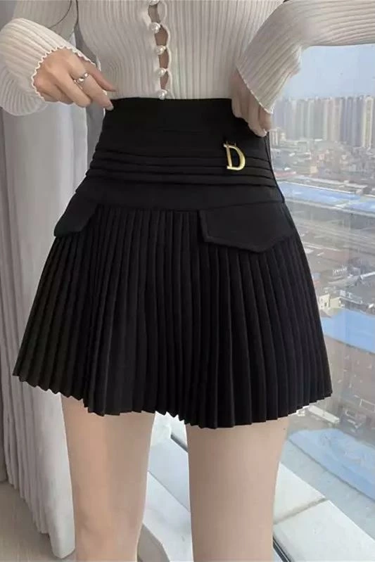 Influencer Style Jessica Bara Daisy High Waited Pleated Skort