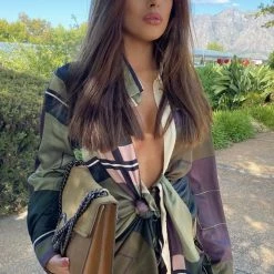 Influencer Style Jessica Bara Tommy V Neck Geometric Print Mini Dress