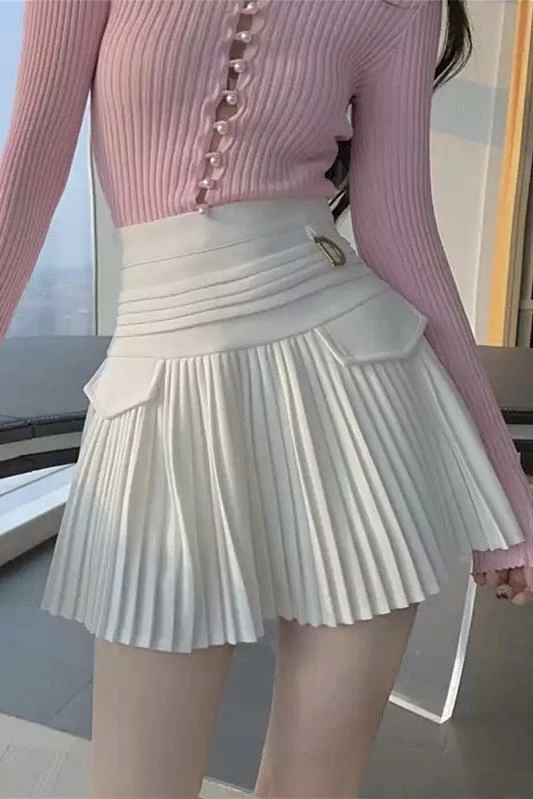 Influencer Style Jessica Bara Daisy High Waited Pleated Skort