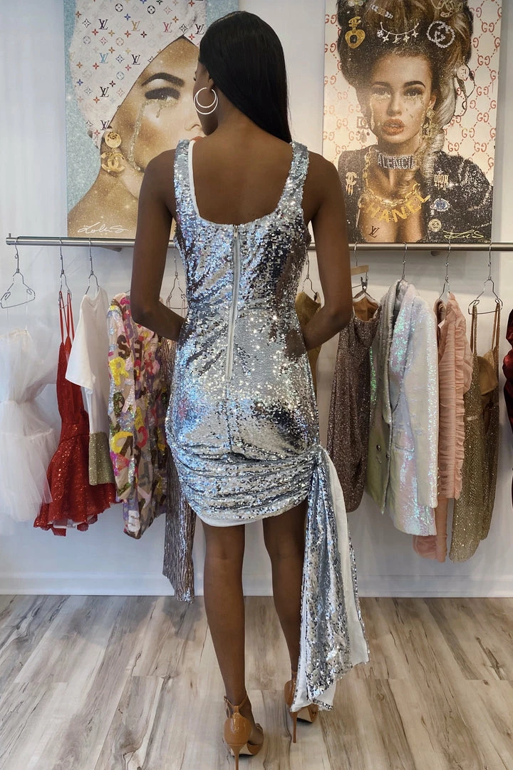 Influencer Style Jessica Bara Gris Sequin Midi Dress