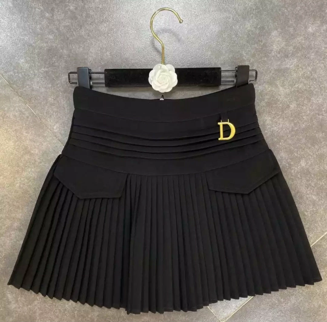 Influencer Style Jessica Bara Daisy High Waited Pleated Skort