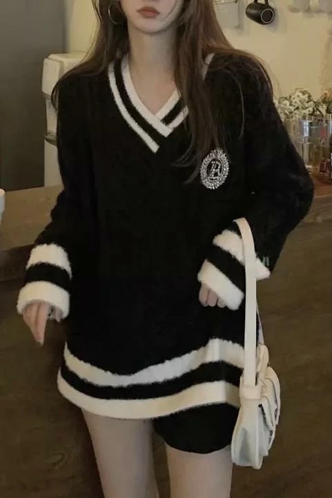 Jessica Bara Liberty Long Sleeve Knit Sweater